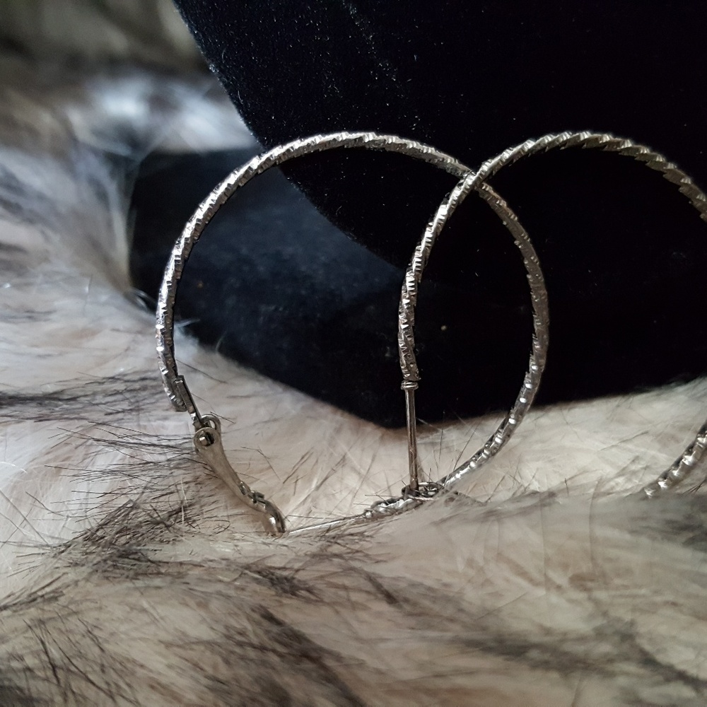 Earings - Picture 2 of 4